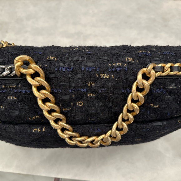 Chanel 19 bag - Picture 8 of 10